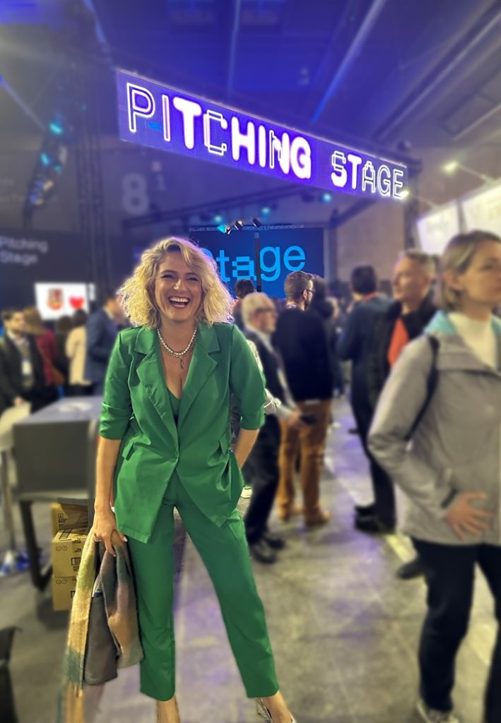 Anna Mazarsky in a pitching stage for startup fundraising event